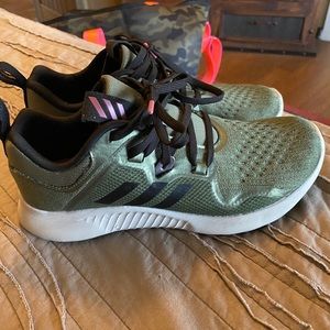 Adidas edge bounce size 6.5